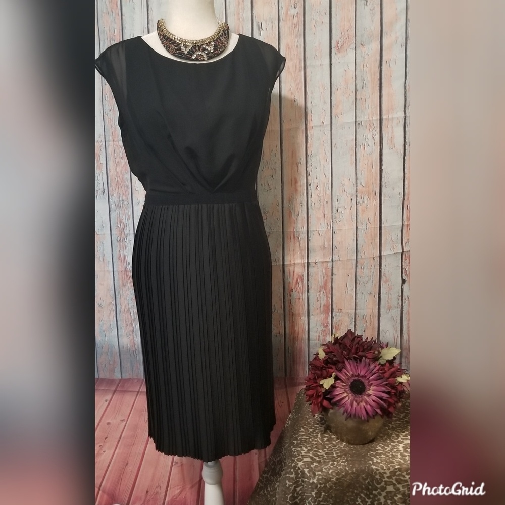 Sleek Pleated Black Dress sz 6